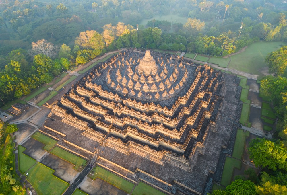 Sonnenaufgang am Borobudur-Tempel & Jeep-Tour zum Mount Merapi